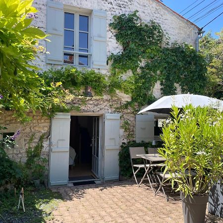 Gite Du Presbytere Port D'Envaux, Ravissante Maison De Charme Buitenkant foto