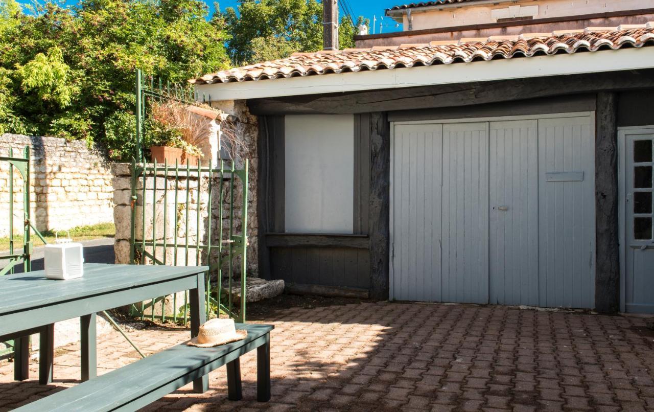 Gite Du Presbytere Port D'Envaux, Ravissante Maison De Charme Buitenkant foto