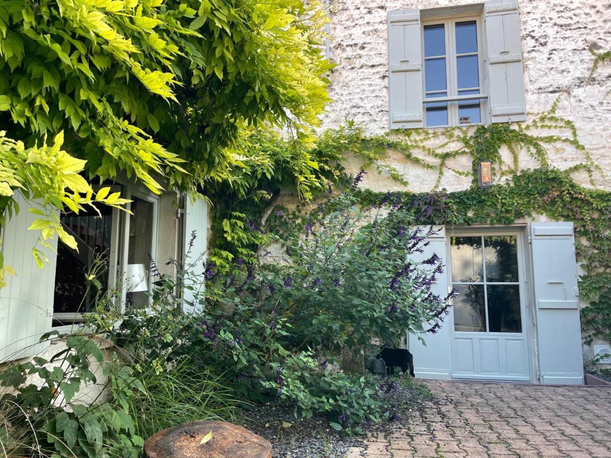 Gite Du Presbytere Port D'Envaux, Ravissante Maison De Charme Buitenkant foto