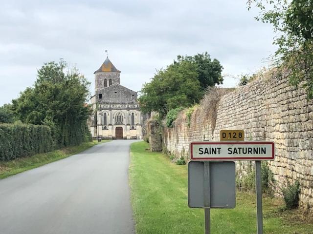 Gite Du Presbytere Port D'Envaux, Ravissante Maison De Charme Buitenkant foto