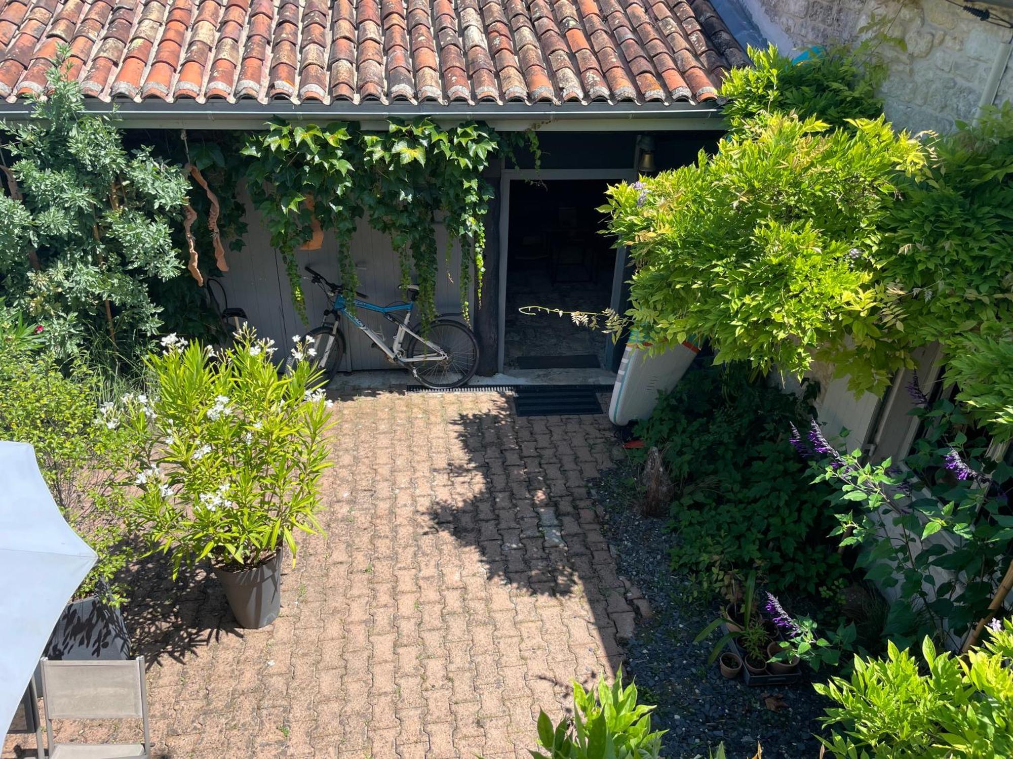 Gite Du Presbytere Port D'Envaux, Ravissante Maison De Charme Buitenkant foto